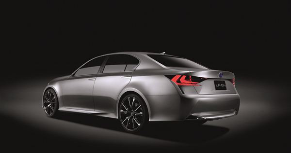 Lexus dévoile le concept car hybride LF-Gh au salon de New York