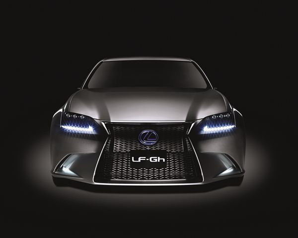 Lexus dévoile le concept car hybride LF-Gh au salon de New York