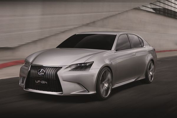 Lexus dévoile le concept car hybride LF-Gh au salon de New York