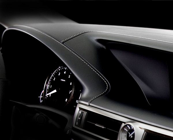 Lexus dévoile le concept car hybride LF-Gh au salon de New York
