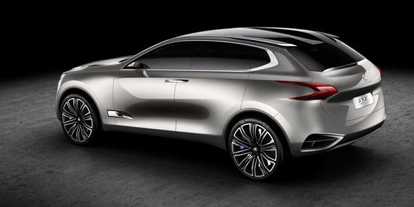 Peugeot présente le concept-car SXC au salon de Shanghai