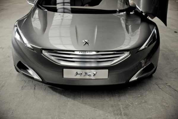 Peugeot dévoile le concept-car HX1 à Francfort