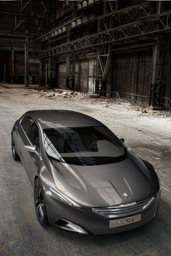 Peugeot dévoile le concept-car HX1 à Francfort