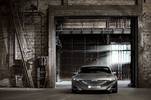 Peugeot dévoile le concept-car HX1 à Francfort
