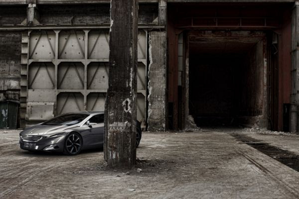 Peugeot dévoile le concept-car HX1 à Francfort