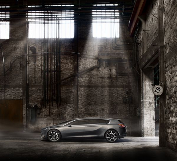 Peugeot dévoile le concept-car HX1 à Francfort