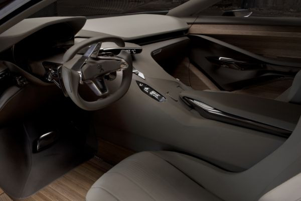 Peugeot dévoile le concept-car HX1 à Francfort