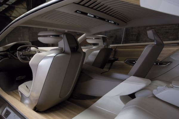 Peugeot dévoile le concept-car HX1 à Francfort