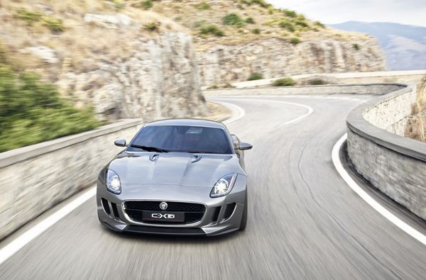 Jaguar dévoile un concept de voiture de sport « Un plus Un » hybride