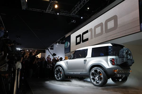 Land Rover présente le concept DC100 au salon de l’automobile de Francfort
