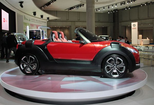Un concept Daihatsu de petit roadster D-X présenté à Tokyo