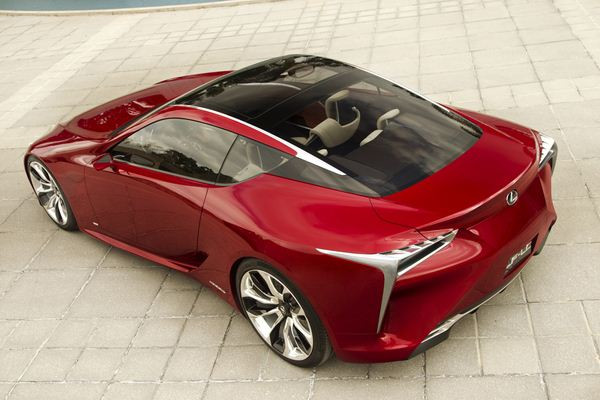 Lexus dévoile le concept de coupé sport hybride LF-LC à Détroit