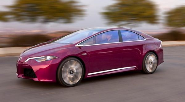 Un concept futuriste de berline hybride rechargeable Toyota à Détroit