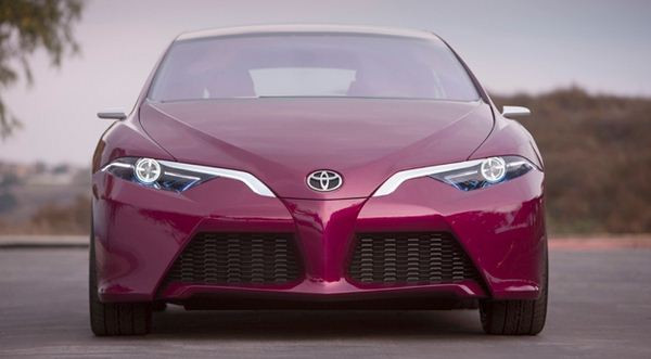 Un concept futuriste de berline hybride rechargeable Toyota à Détroit