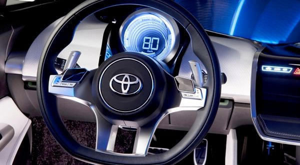 Un concept futuriste de berline hybride rechargeable Toyota à Détroit