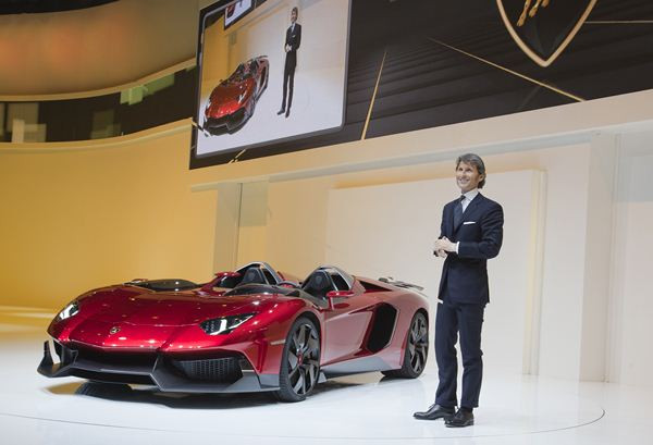 Lamborghini dévoile une Aventador J sans toit ni pare-brise à Genève