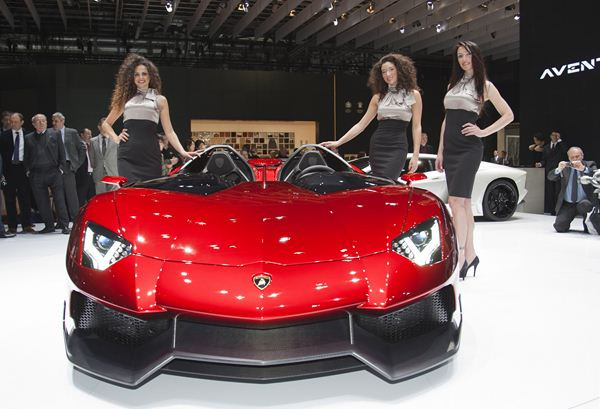 Lamborghini dévoile une Aventador J sans toit ni pare-brise à Genève