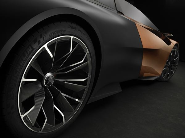 Un concept Peugeot de super-car hybride à moteur V8 doté de 600 ch