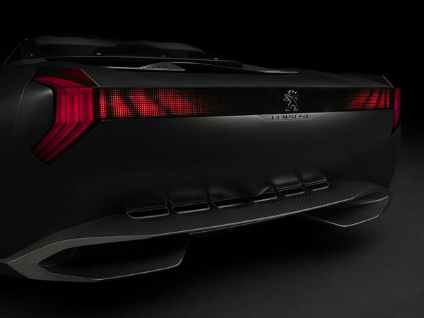 Un concept Peugeot de super-car hybride à moteur V8 doté de 600 ch