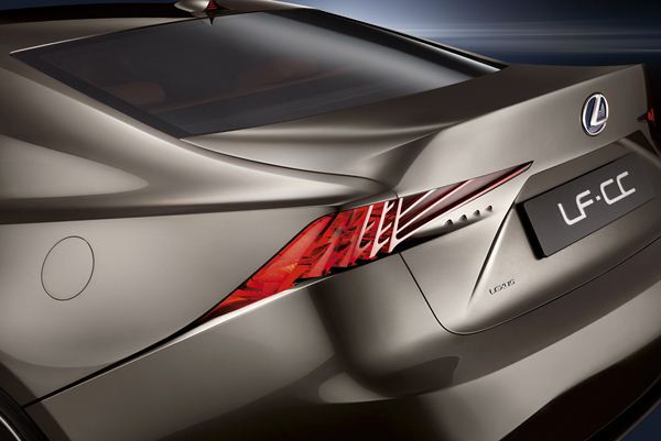 Un concept Lexus de coupé premium hybride de taille moyenne