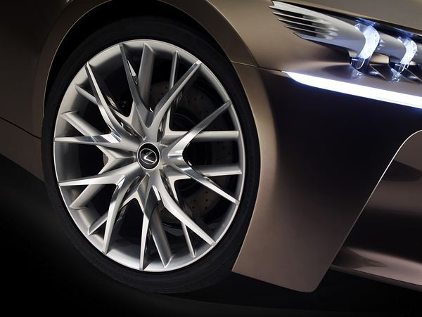 Un concept Lexus de coupé premium hybride de taille moyenne