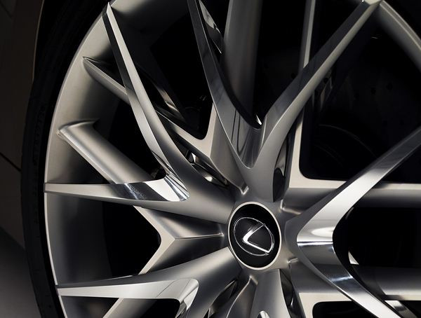 Un concept Lexus de coupé premium hybride de taille moyenne