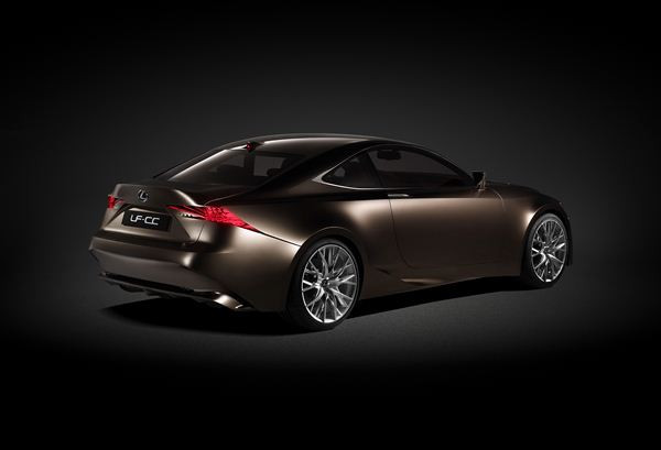 Un concept Lexus de coupé premium hybride de taille moyenne