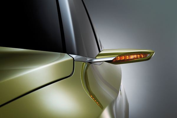 Le concept de crossover Suzuki S-Cross en avant-première au Mondial de l'Automobile