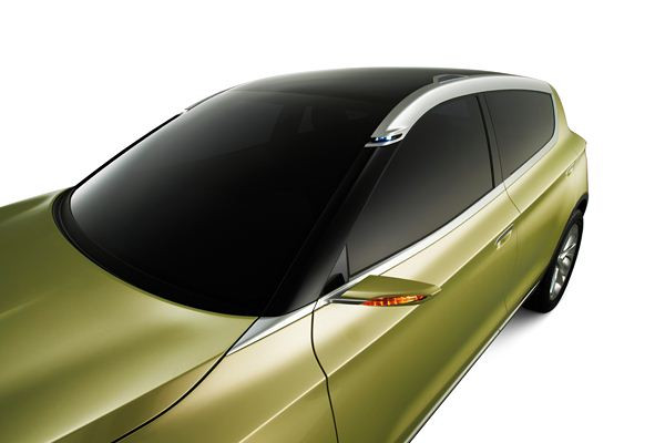 Le concept de crossover Suzuki S-Cross en avant-première au Mondial de l'Automobile