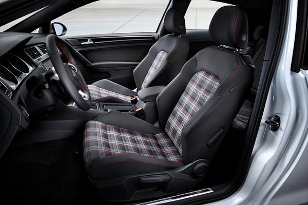 Une étude de la septième Volkswagen Golf GTI présentée au Mondial de Paris
