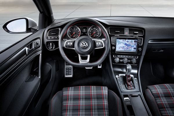 Une étude de la septième Volkswagen Golf GTI présentée au Mondial de Paris