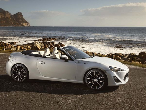 Une version cabriolet de la Toyota GT86 sous forme de concept FT-86 Open