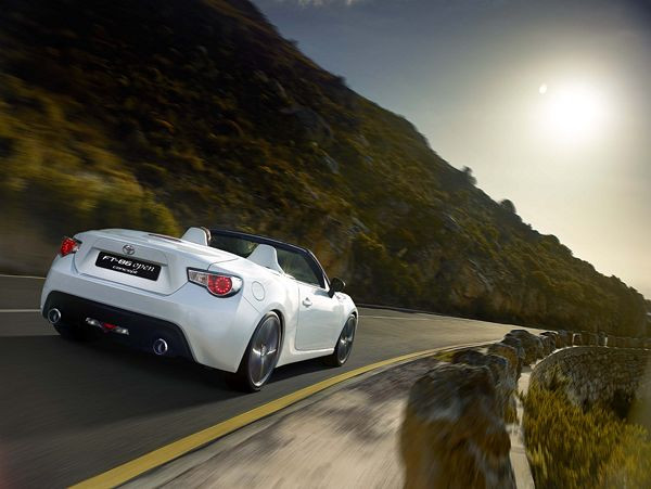 Une version cabriolet de la Toyota GT86 sous forme de concept FT-86 Open