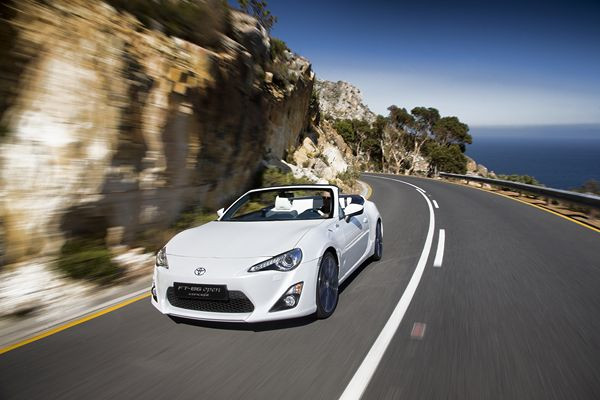 Une version cabriolet de la Toyota GT86 sous forme de concept FT-86 Open