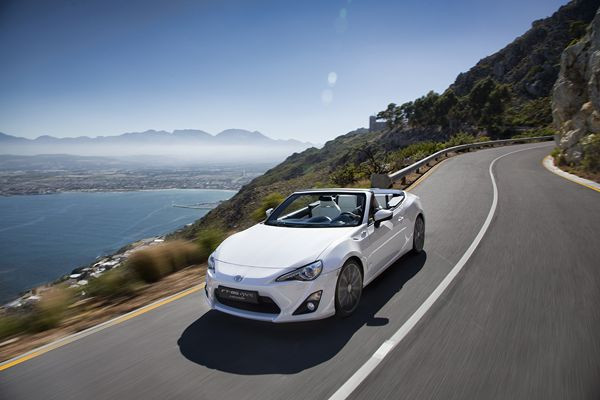 Une version cabriolet de la Toyota GT86 sous forme de concept FT-86 Open