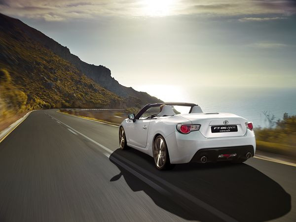 Une version cabriolet de la Toyota GT86 sous forme de concept FT-86 Open