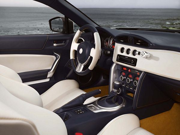 Une version cabriolet de la Toyota GT86 sous forme de concept FT-86 Open