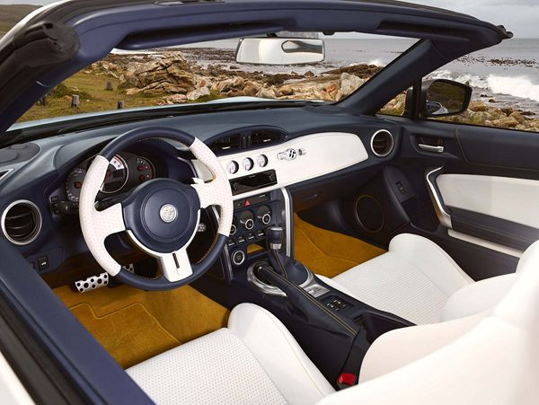 Une version cabriolet de la Toyota GT86 sous forme de concept FT-86 Open