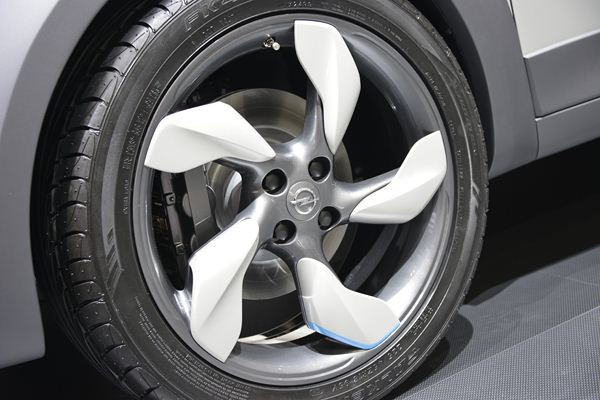 Première mondiale pour le concept découvrable Adam Rocks d'Opel à Genève