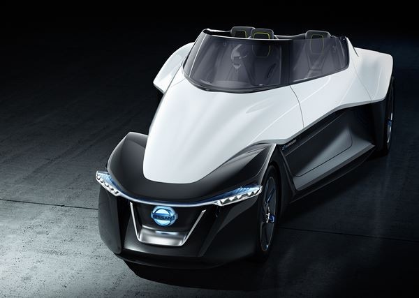 Le design radical du concept-car Nissan BladeGlider est inspiré du vol à voile
