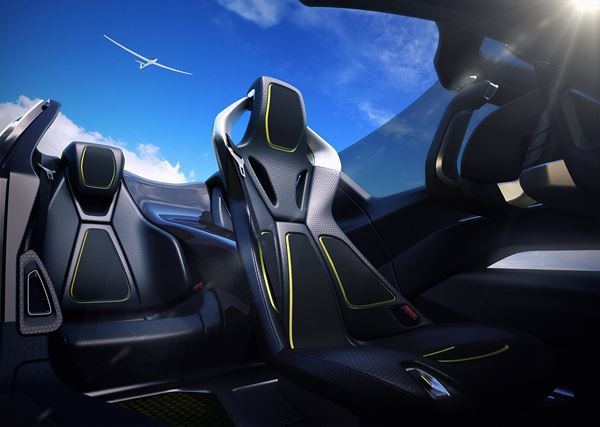 Le design radical du concept-car Nissan BladeGlider est inspiré du vol à voile