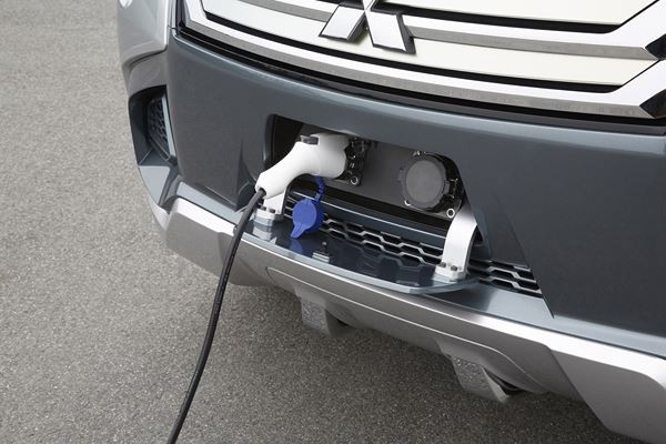 Un concept Mitsubishi GC-PHEV de grand SUV hybride rechargeable dévoilé à Tokyo