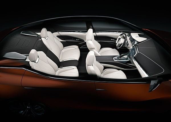 Le Nissan Sport Sedan Concept affiche un design dynamique