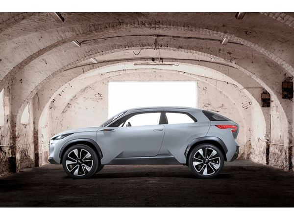 Le concept car Hyundai Intrado affiche un design affirmé et une structure allégée
