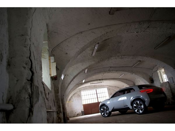 Le concept car Hyundai Intrado affiche un design affirmé et une structure allégée