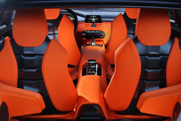 Le concept car Hyundai Intrado affiche un design affirmé et une structure allégée
