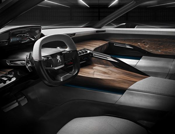 Un concept de berline cinq portes Peugeot Exalt dédié au plaisir des sens