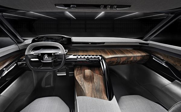 Un concept de berline cinq portes Peugeot Exalt dédié au plaisir des sens
