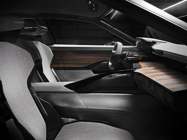 Un concept de berline cinq portes Peugeot Exalt dédié au plaisir des sens