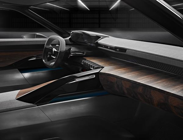 Un concept de berline cinq portes Peugeot Exalt dédié au plaisir des sens